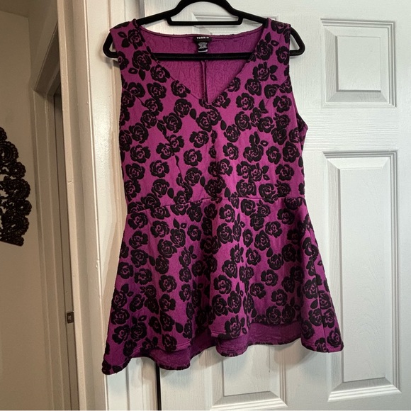 Torrid V-Neck Sleeveless Floral High Low Peplum Blouse Torrid Size 0, Purple EUC - Picture 5 of 15